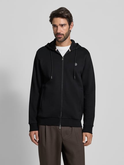 Männermodel trägt Regular Fit Sweatjacke aus Baumwoll-Mix Modell 'C-SPENCE 01' von BOSS, Optik: Unifarben, Ganzkörperansicht von vorne.
