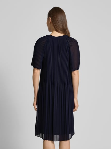 COMMA Knielanges Kleid mit Plisseefalten Marine 5