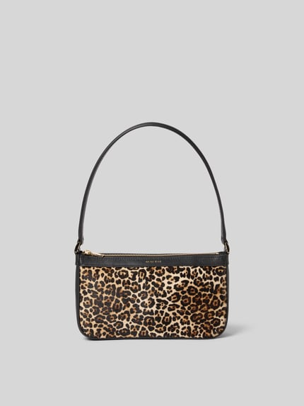 Productfoto, Handtasche mit Label-Print van Anine Bing met luipaardpatroon, hoofdvak met rits, draaghengsel, maat 23x13x4 cm.