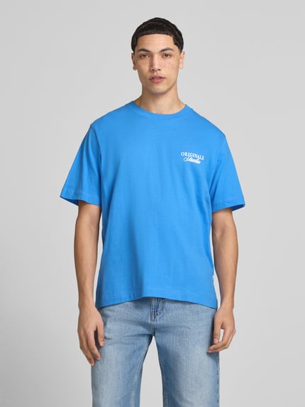 Männermodel trägt T-Shirt mit Statement-Print Modell 'NORREBRO' van Jack & Jones, rechte fit, zuiver katoen, ronde hals, frontale lichaamsopname