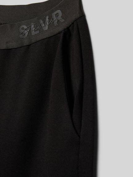 Produktfoto, Wide Leg Hose aus Viskose-Mix von s.Oliver RED LABEL in Optik: Unifarben, Jersey-Stretch, Label-Prägung, elastischer Bund