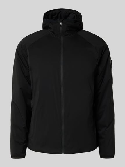 Produktfoto, Regular Fit Funktionsjacke Modell 'LITE-X' von BOSS Green in Schwarz, Optik: Unifarben, Kapuze, wasserabweisend, Reißverschluss, seitliche Reißverschlusstaschen, Napoleontasche, Ärmeltasche, Label-Applikation, elastische Ärmelabschlüsse, Tunnelzug am Saum, Wärmeschutz
