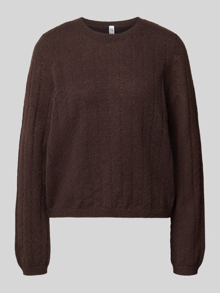 Produktfoto, brauner Regular Fit Pullover mit gerippten Ärmelbündchen Modell 'ADA' von PIECES, Damen Pullover aus weichem Strick.