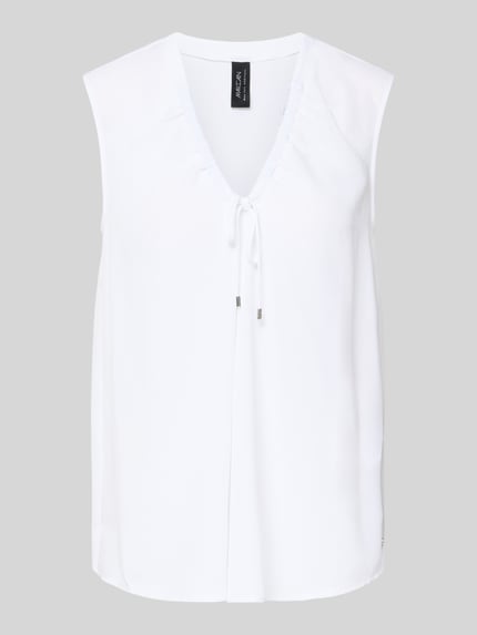 Produktfoto, Regular Fit Bluse mit Zierschleife von Marc Cain, Damen Bluse in Weiß mit V-Ausschnitt, Tunnelzug, Ärmelloses-Design, glatte Textur, Rückenlänge bei Größe 36: 62 cm