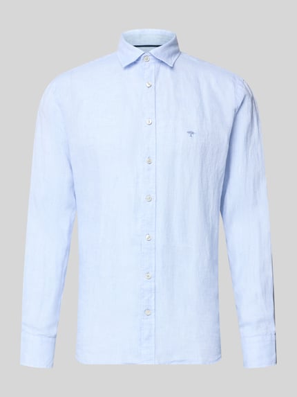Produktfoto, Slim Fit Leinenhemd mit Haifischkragen von Fynch-Hatton in hellblau, reine Leinenstruktur, dezentes Label, glatte Oberfläche