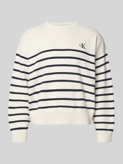 Produktfoto, Regular Fit Strickpullover aus reiner Baumwolle von Calvin Klein Jeans in Strickoptik, gestreift, Logo-Stitching, Farbe Weiß mit schwarzen Streifen