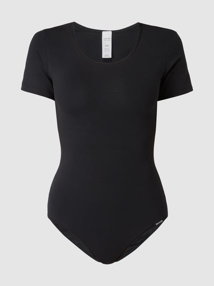 Produktfoto, Slim Fit Body met Logopatch van Skiny, dames body van katoenmix, ronde hals, met korte mouwen, drukknoopsluiting, effen zwart.