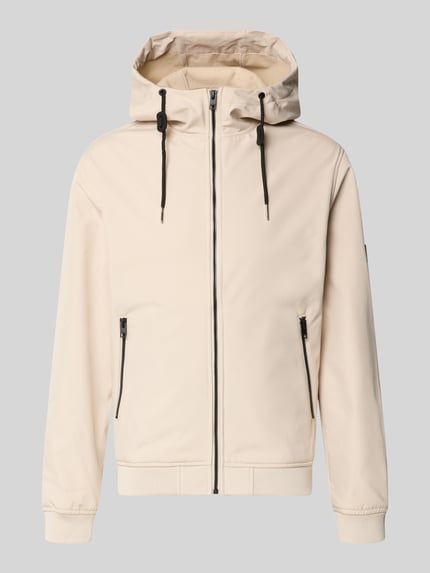 Produktfoto, Regular Fit Jacke mit Logo-Detail von JACK & JONES in Beige mit Kapuze, Zipper, Eingrifftaschen, glatte Softshell-Textur