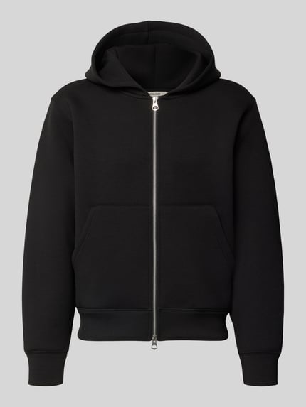 Produktfoto, Relaxed Fit Sweatjacke mit Zweiwege-Reißverschluss von JACK & JONES, elastyczna mieszanka materiałów, kieszeń kangurka, krój relaxed fit, zamek błyskawiczny dwustronny, elastyczne wykończenia, długość tyłu w rozmiarze M 65 cm, długość rękawów w rozmiarze M 65 cm, kolor czarny, gładka faktura