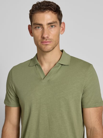 MCNEAL Slim Fit Poloshirt mit V-Ausschnitt Lind 3