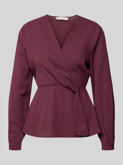Produktfoto, Regular Fit Bluse mit Knoten-Detail von Rinascimento in dunklem Bordeauxrot, V-Ausschnitt, glatte Textur, lange Ärmel