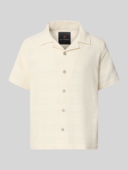 Produktfoto, Regular Fit Freizeithemd mit Reverskragen Modell 'Carlo' von Zuitable aus Reiner Baumwolle mit Strukturmuster in Creme, kurze Ärmel, sichtbare Knopfleiste, Kontext: Herren Freizeithemd, Rückenlänge bei Größe M 70 cm, Schulterbreite 48 cm, Ärmellänge 24 cm.