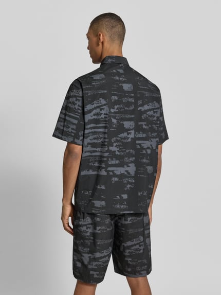 BOSS Green Koszula casualowa o kroju relaxed fit z kołnierzykiem typu kent model 'ST_GLOBE PRINT S' Czarny 5
