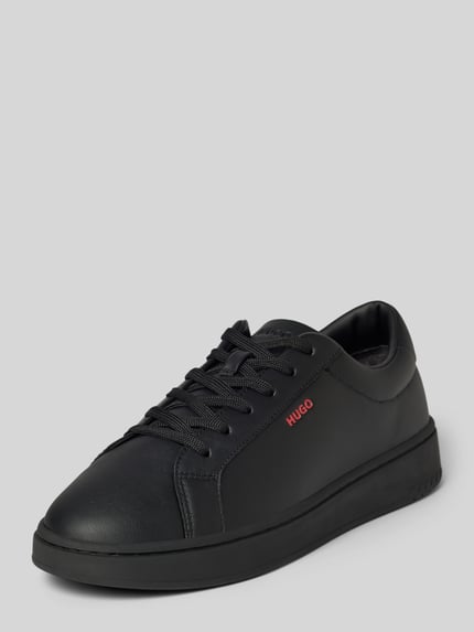 Productfoto, unifleurige Low Top Sneaker met label-reliëf NESTON_TENN_PU van HUGO, lederlook, ronde neus, platte hak, vetersluiting, gestructureerde zool, kunstleer.