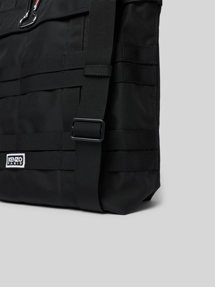Productfoto, Tote Bag met kort draaghengsel van Kenzo, heren tas in zwart, hoofdvak met ritssluiting, verstelbare schouderband, labeldetails, lus met karabijnhaak, breedte 45 cm, lengte 42 cm, diepte 11 cm