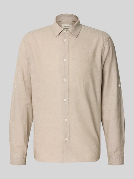 Produktfoto, Regular Fit Freizeithemd mit Kentkragen Modell 'ABAN' von Blend in Beige, Knopfleiste, glatte Textur, Herrenhemd
