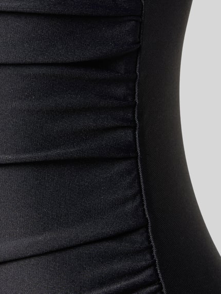 Productfoto, detail van zwarte Slim Fit badpak met plooien van Jake*s Casual, elastische materiaalmix, gladde structuur
