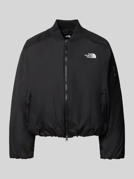 Produktfoto, schwarze Bomberjacke mit Label-Stitching Modell 'CHOQA' von The North Face, Stehkragen, Zweiwege-Reißverschluss, glatte Struktur