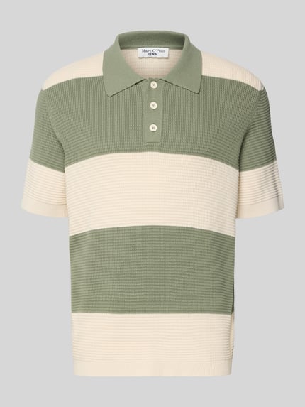 Produktfoto, Regular Fit Poloshirt aus reiner Baumwolle von Marc O'Polo Denim in Two-Tone-Optik mit Label-Patch, Strick-Textur, grün-beige gestreift.