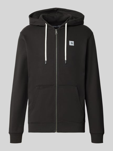 Produktfoto, czarna bluza rozpinana z bawełny Scotch & Soda, naszywka z logo, kieszeń kangurka, prosty krój, prążkowane wykończenia