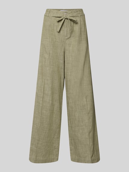 Produktfoto, Wide Fit Stoffhose mit Bügelfalten Modell 'Livia' von Angels aus Reine Baumwolle in Beige mit Eingriffstaschen und Knopf-Reißverschluss.