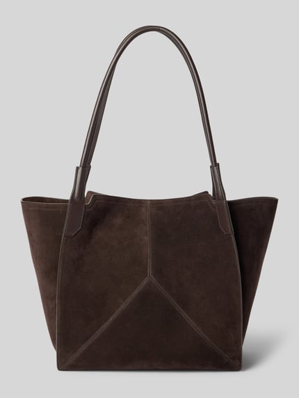 Produktfoto, torba shopper z naturalnej skóry od Victoria Beckham, ciemnobrązowa, matowa faktura, detal z logo, główna przegroda z zapięciem na magnes, wąskie paski na ramię, przegródka wewnętrzna, szerokość w rozmiarze 1: 51 cm, długość w rozmiarze 1: 31 cm, głębokość w rozmiarze 1: 18 cm
