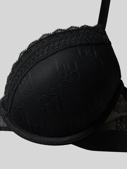 Produktfoto, BH mit Spitzenbesatz Modell 'SARTORIAL PUSH-UP' von HUGO, Optik: Unifarben, Logo-Muster, Label-Stitching, Spitze, schmale Träger, mit Bügel, vorgeformt, Push-Up-Funktion, Label-Detail.