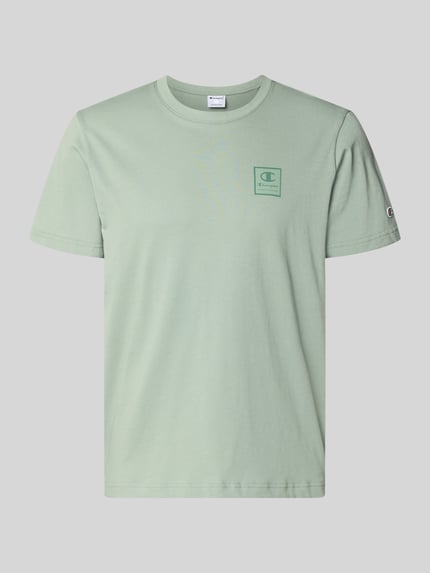Produktfoto, T-Shirt mit Logo und Rundhalsausschnitt von CHAMPION in Hellgrün, reine Baumwolle, Regular Fit, dezentes Logo, glatte Textur