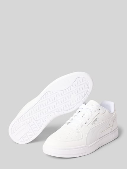 Produktfoto, Sneaker mit Label-Prägung Modell 'Caven III' von PUMA für Herren, komplett weiß, glatte und strukturierte Flächen, minimalistisch