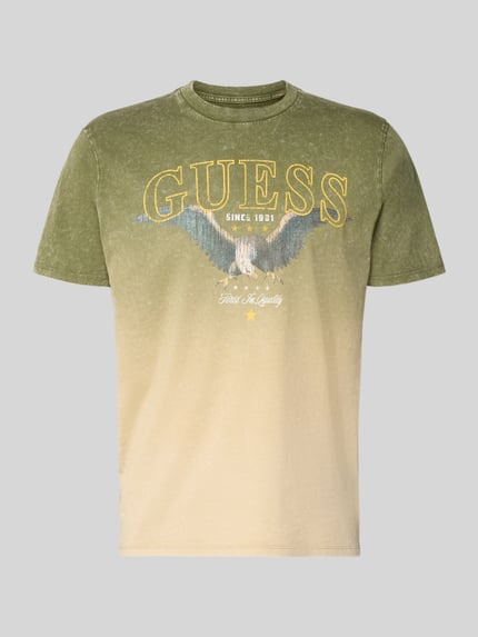 Produktfoto, Regular Fit T-Shirt aus reiner Baumwolle Modell 'EAGLE SCOUT' von GUESS mit Adler-Motivprint, grün-beige Verlauf, Herren T-Shirt