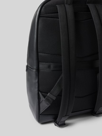 Produktfoto, schwarzer Rucksack in Leder-Optik Modell 'Ray EVO' von BOSS, robuste Struktur mit Netzdetails, Herren Rucksack von BOSS