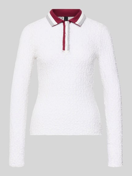 Produktfoto, Slim Fit Longsleeve im semitransparenten Design von Marc Cain in Weiß mit Polokragen, Spitze, elastischer Baumwoll-Mix, strukturierte Oberfläche.