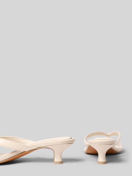 Productfoto, Zehentrenner aus Leder mit Pfennigabsatz van Marco Tozzi, gecoat leer, afgerond model, gladde zool, hakhoogte maat 40: 4 cm