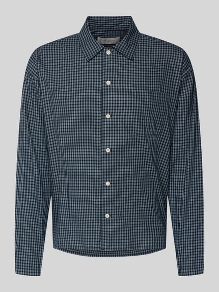 Produktfoto, Regular Fit Freizeithemd aus Baumwolle Modell 'AUSTIN' von Jack & Jones, kariertes Muster in Dunkelblau und Weiß, Kentkragen, Knopfleiste, Brusttasche, strukturierte Baumwolloberfläche