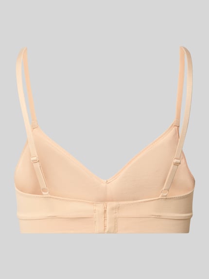 Vrouwenmodel draagt bh met logoprint van SKINY in beige met haakjessluiting, verstelbare schouderband en spaghettibandjes, geheelachteraanzicht.