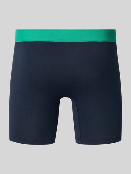 Produktfoto, Slim Fit Boxer Briefs aus Baumwoll-Mix im 3er-Pack von SCHIESSER, dunkelblauer Stoff, grüner elastischer Bund, glatte Oberfläche, Logo-Print, elastischer Baumwoll-Mix