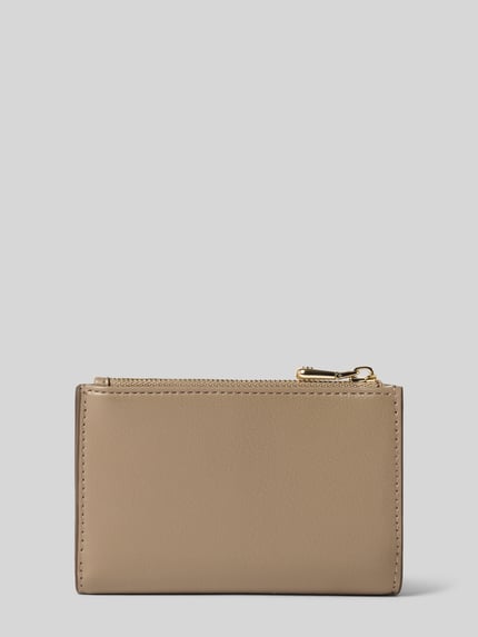Produktfoto, Portemonnaie aus echtem Rindsleder Modell 'SANDY NEW SM' von BOSS in Beige mit glatter Oberfläche und goldfarbenem Reißverschluss, Damen Portemonnaie von BOSS