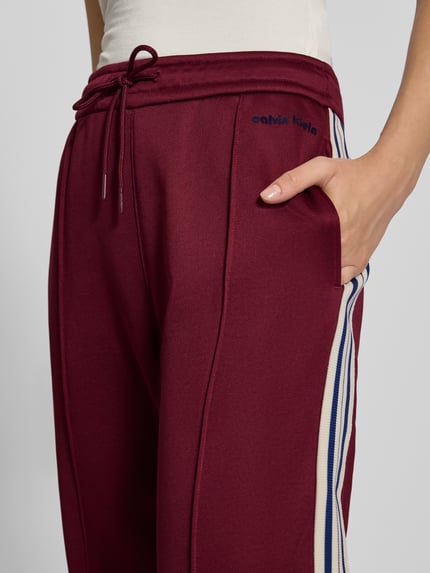 Calvin Klein Jeans Straight Fit Sweatpants mit Kontraststreifen Modell 'Terry' Bordeaux 3