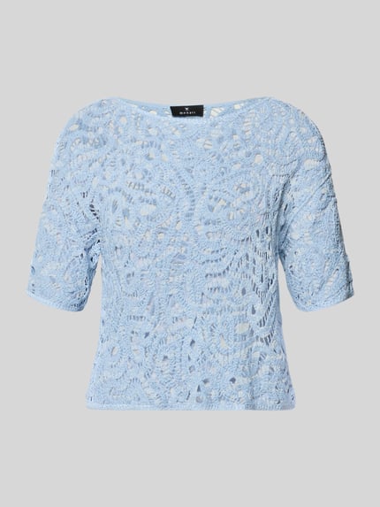 Produktfoto, gebreid shirt van zuiver viscose in lichtblauw, regular fit, model 'Cornelly' van monari, met gehaakt kant, ronde hals, ruglengte maat 36: 49 cm, mouwlengte maat 36: 22 cm