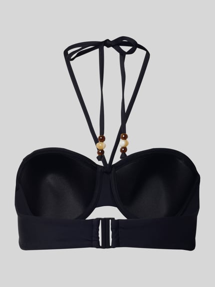 Frauenmodel trägt Bikini-Oberteil mit Klickverschluss von Marc O'Polo, Optik: Unifarben, Trägerform: Neckholder, Perlen, Ganzkörperansicht Rückansicht.