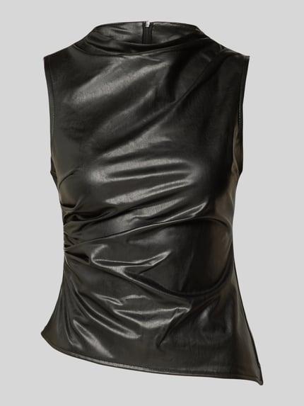 Produktfoto, Top in leerlook met geplooide details, asymmetrische look, nauw aansluitend model, ruglengte maat S 54 cm, model 'DANDY' van Noisy May