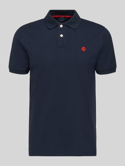 Produktfoto, Slim Fit Poloshirt mit Logo-Stitching von MCNEAL aus bawełny, krój slim fit, polokrag, kolor granatowy z czerwonym haftem, długość tyłu w rozmiarze M: 70 cm.