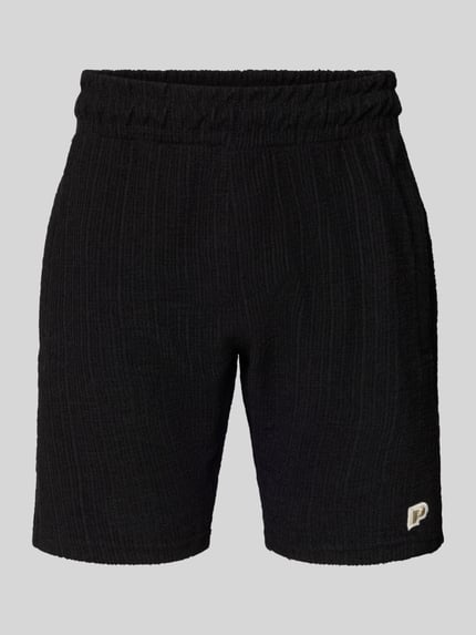 Produktfoto, Shorts mit Label-Patch Modell 'LIBCO' von Pegador, schwarz, Strukturmuster, elastischer Bund, gerader Schnitt, Baumwoll-Mix