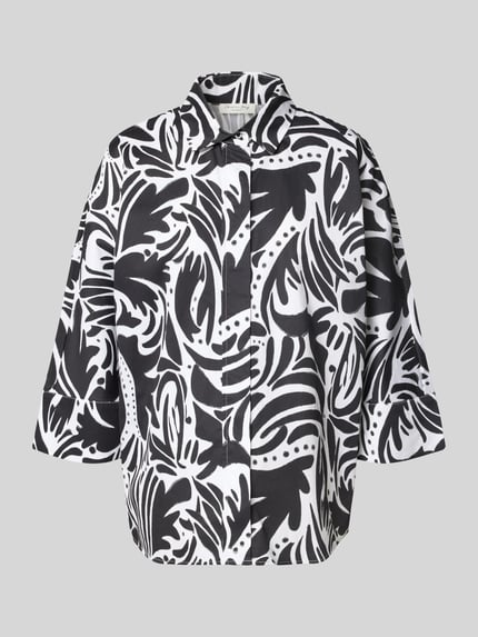 Produktfoto, Bluse mit verdeckter Knopfleiste und 3/4-Arm von Christian Berg Woman aus Reine Baumwolle mit Hemdblusenkragen, Regular-Fit, abstraktes schwarz-weißes Muster, abgerundeter Saum, strukturierte Oberfläche, Rückenlänge 64 cm, Ärmellänge 24 cm, Damen Bluse.