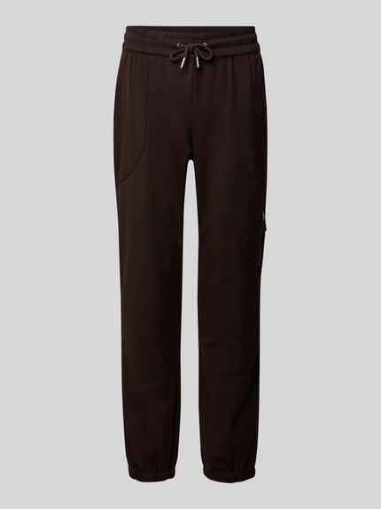 Produktfoto, Jogger Pants mit Reißverschlusstasche Modell 'Jill' von monari in Dunkelbraun, Material-Mix mit Stretch, gerade Form, elastischer Bund