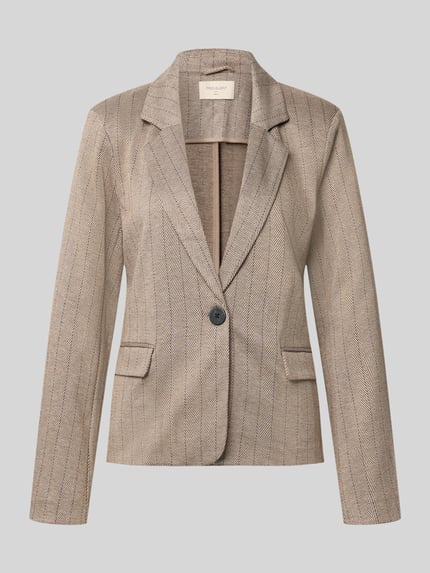 Produktfoto, Blazer met viscose, elastische materiaalmix in beige met fijne streeppatroon, reverskraag, Model 'Bonnie' van FREE/QUENT, context: dames blazer, eng anliegende pasvorm, ruglengte maat S 59 cm, borstwijdte 48 cm, mouwlengte 61 cm.