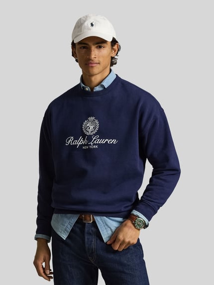 Männermodel draagt Regular Fit Sweatshirt aus Baumwoll-Mix van Polo Ralph Lauren, look: effen, regular fit, labelprint, crew neck, lange mouw, materiaalverwerking: sweat, katoenmix, Ganzkörperansicht von vorne.