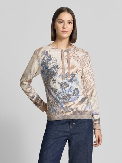 Vrouwenmodel draagt Regular fit pullover met viscose van Betty Barclay, model 'LT AUGUST', Dames pullover, multicolor, Ganzkörperaanzicht van voren.