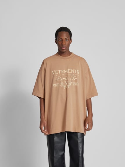 VETEMENTS oversized t-shirt met labelprint Lichtbruin - 4