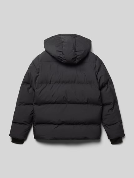 Produktfoto, czarna Regular Fit Steppjacke mit Logo-Applikation Modell 'Fusion' od Jack & Jones, ocieplana, kaptur, dł. tyłu 60 cm, szer. ramion 40 cm, dł. rękawa 60 cm